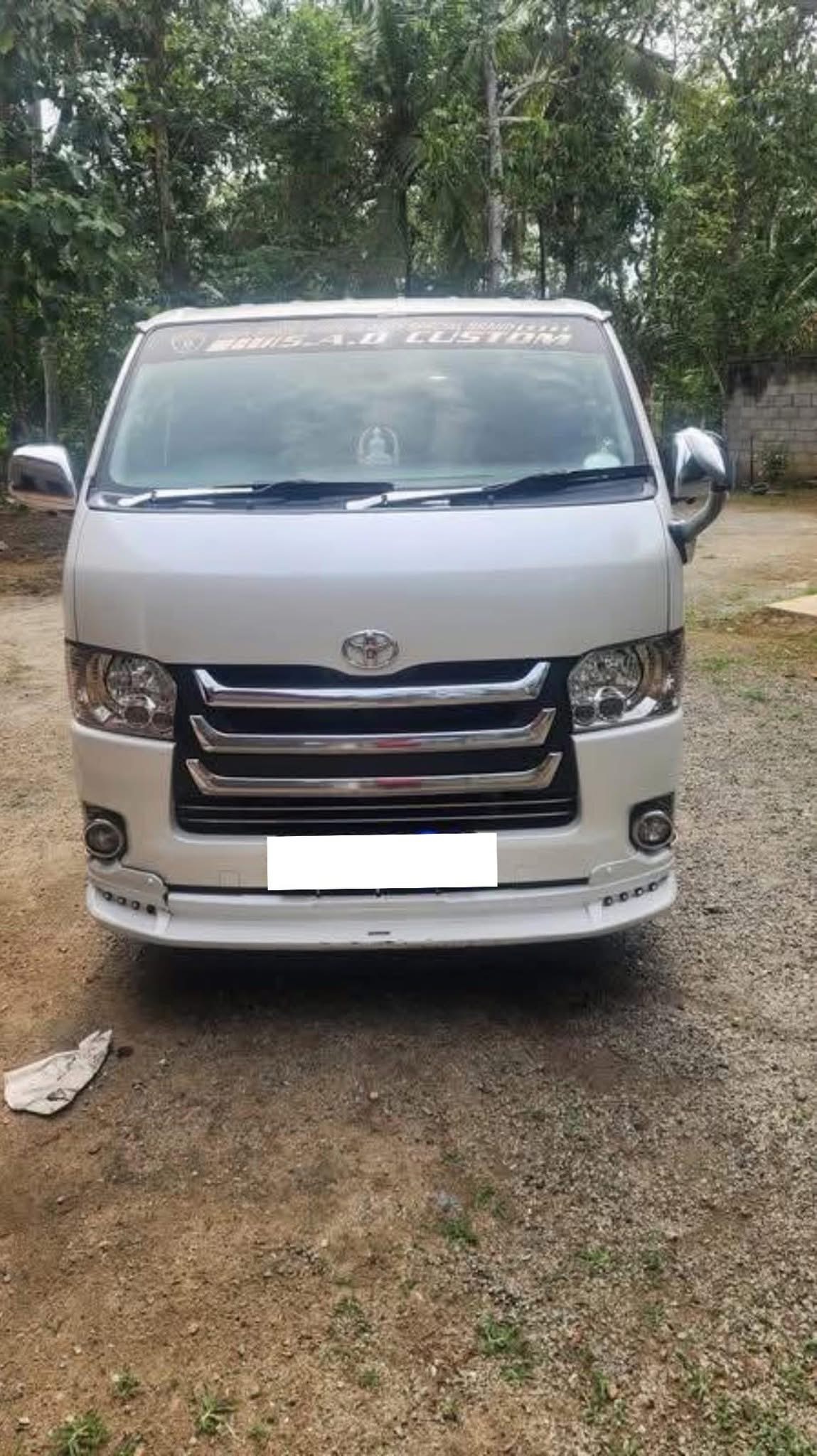 Toyota Super GL 2015 - பயன்படுத்தப்பட்டது வேன் sale in Sri Lanka - patpat.lk