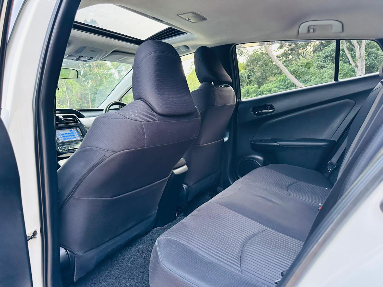Toyota Prius 2016 - பயன்படுத்தப்பட்டது கார் sale in Sri Lanka - patpat.lk
