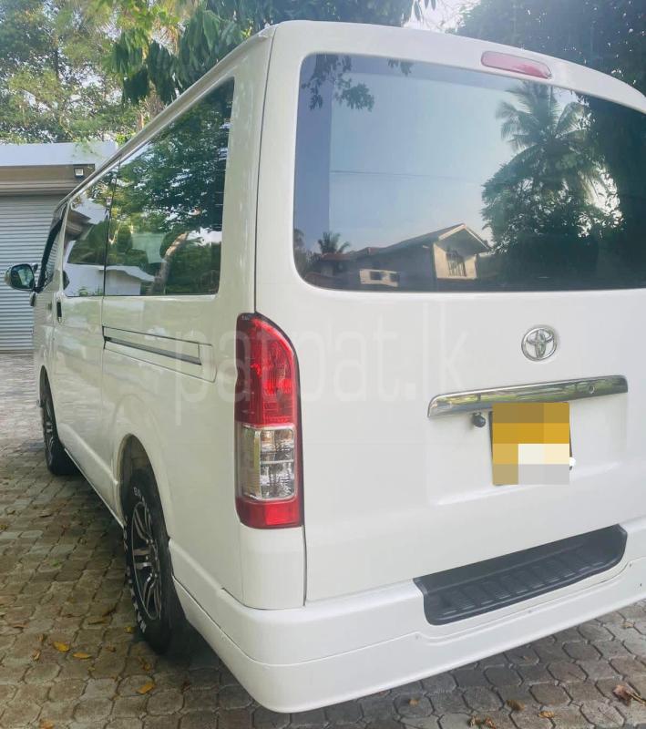 Toyota Hiace 2006 - භාවිතා කරන ලද වෑන් රථය sale in Sri Lanka - patpat.lk