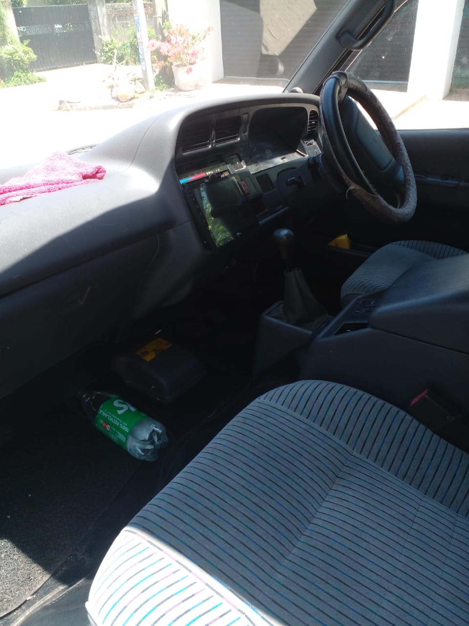 Toyota Hiace 1991 - භාවිතා කරන ලද වෑන් රථය sale in Sri Lanka - patpat.lk