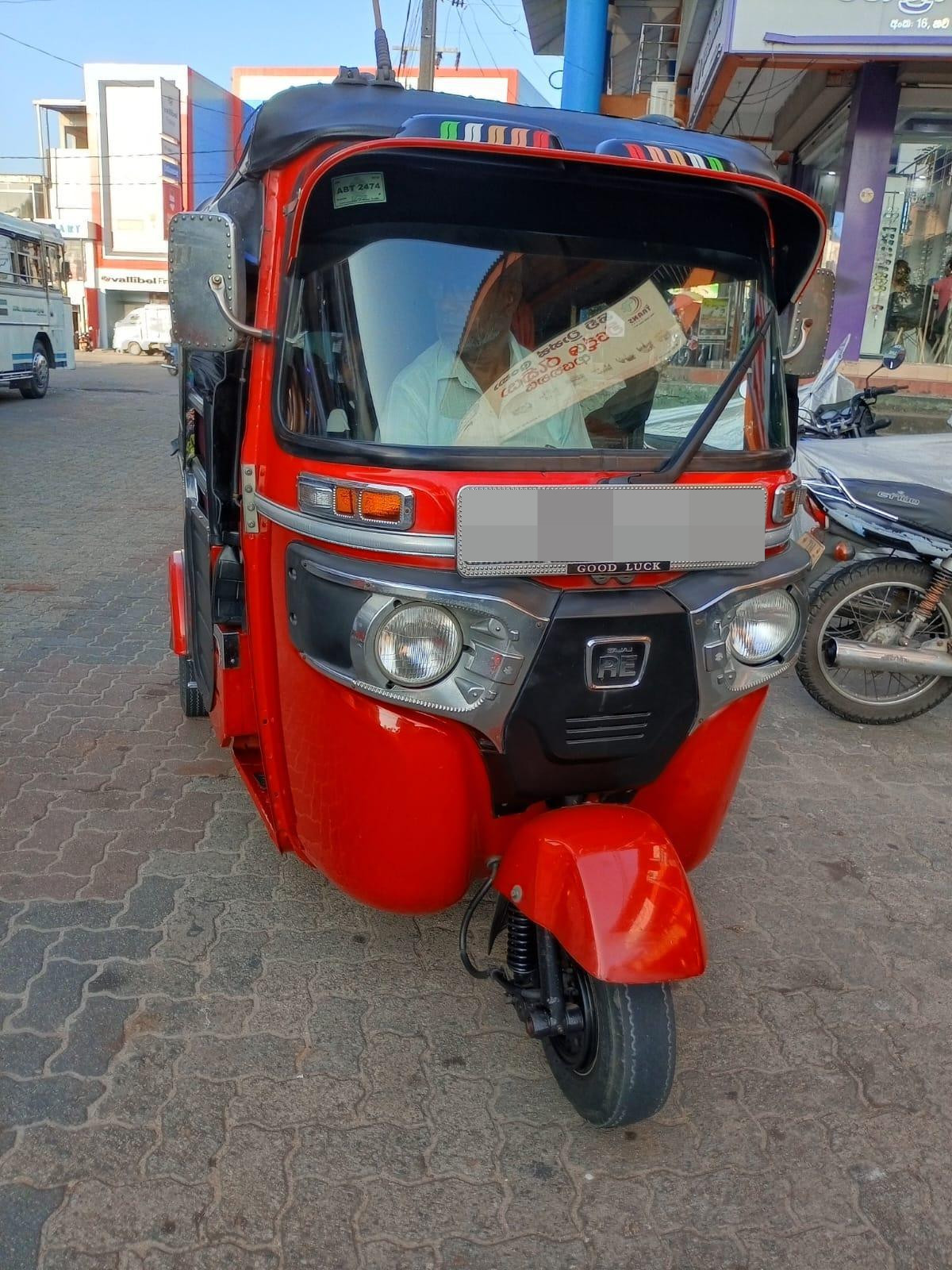 Bajaj Three Wheel 2019 - பயன்படுத்தப்பட்டது முச்சக்கர வண்டி sale in Sri Lanka - patpat.lk