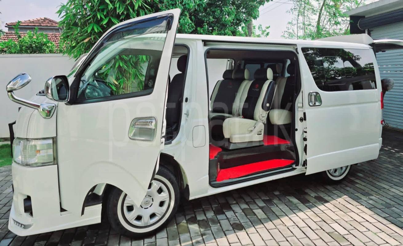 Toyota Hiace 2015 - பயன்படுத்தப்பட்டது வேன் sale in Sri Lanka - patpat.lk