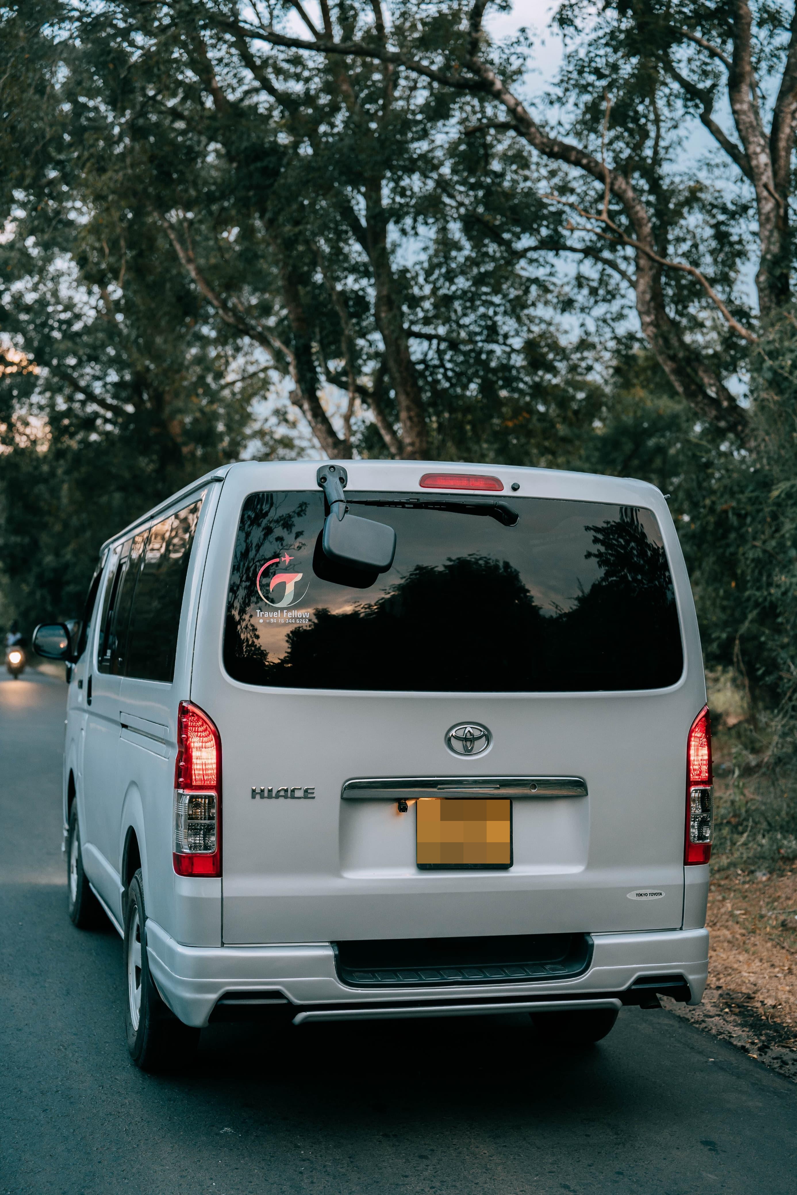 Toyota Hiace 2007 - භාවිතා කරන ලද වෑන් රථය sale in Sri Lanka - patpat.lk