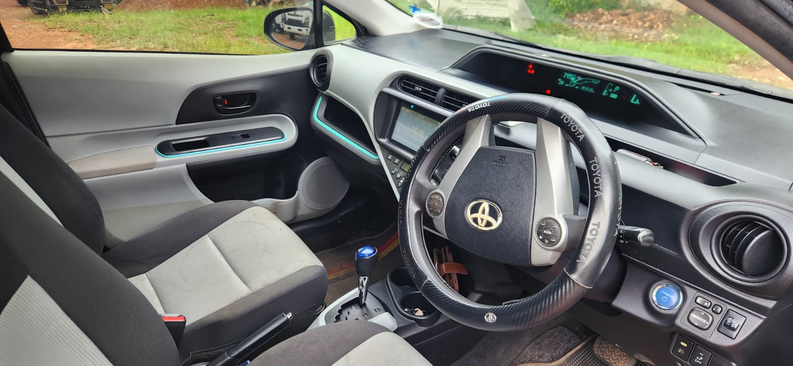 Toyota Aqua 2013 - பயன்படுத்தப்பட்டது கார் sale in Sri Lanka - patpat.lk