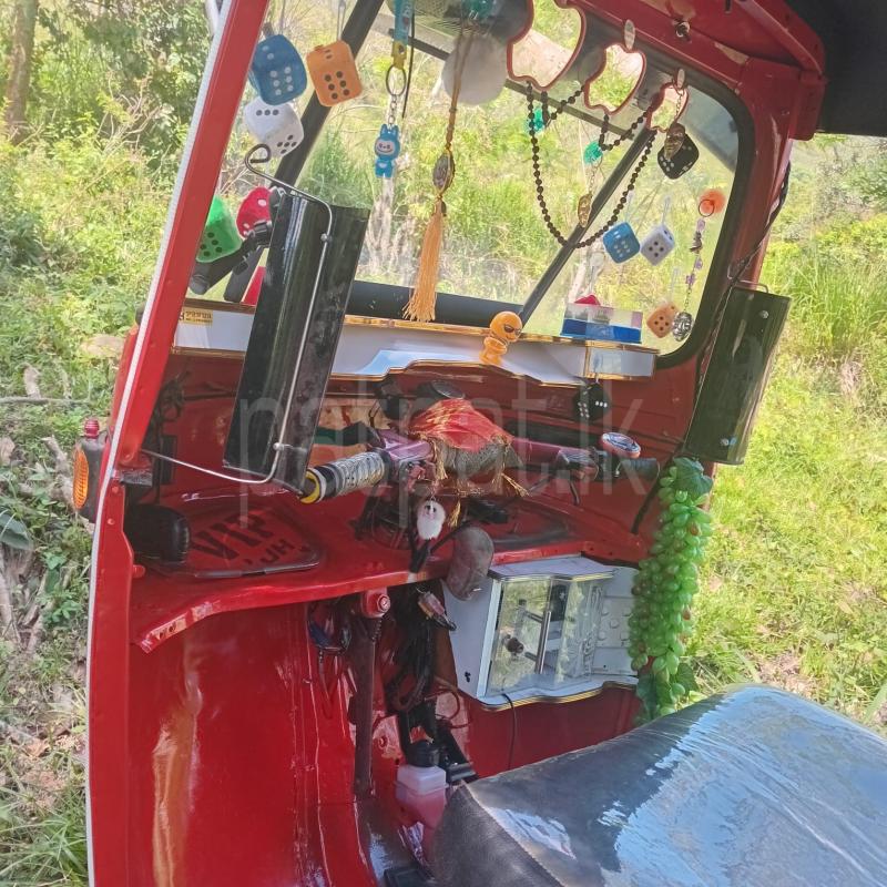 Bajaj Three Wheel 2004 - பயன்படுத்தப்பட்டது முச்சக்கர வண்டி sale in Sri Lanka - patpat.lk