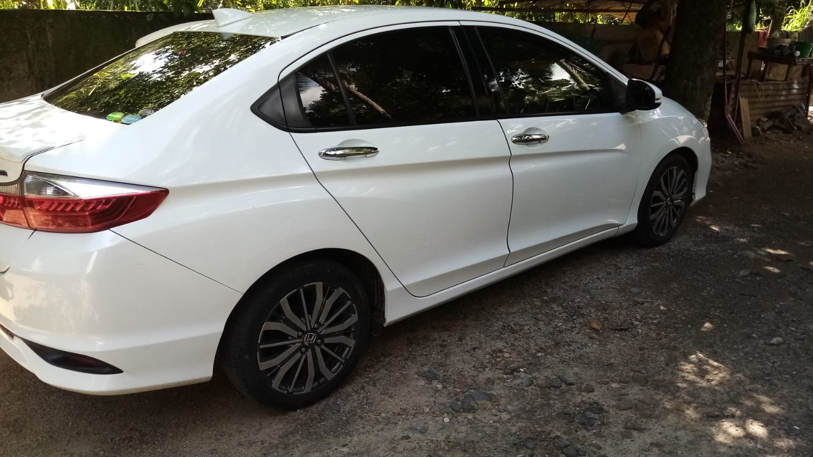 Honda Grace 2018 - பயன்படுத்தப்பட்டது கார் sale in Sri Lanka - patpat.lk