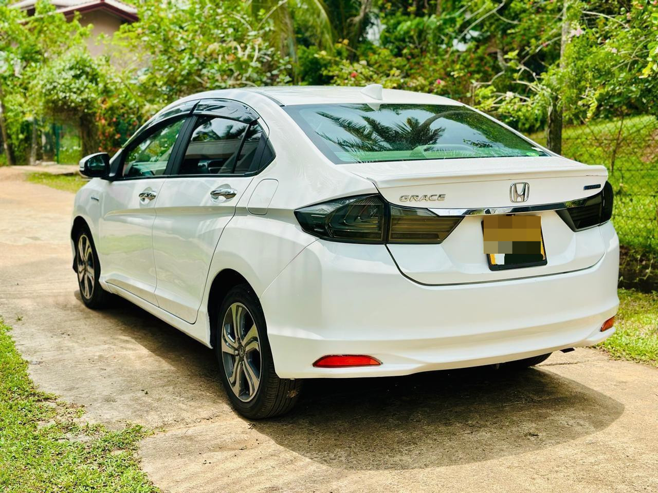 Honda Grace 2015 - භාවිතා කරන ලද කාර් sale in Sri Lanka - patpat.lk
