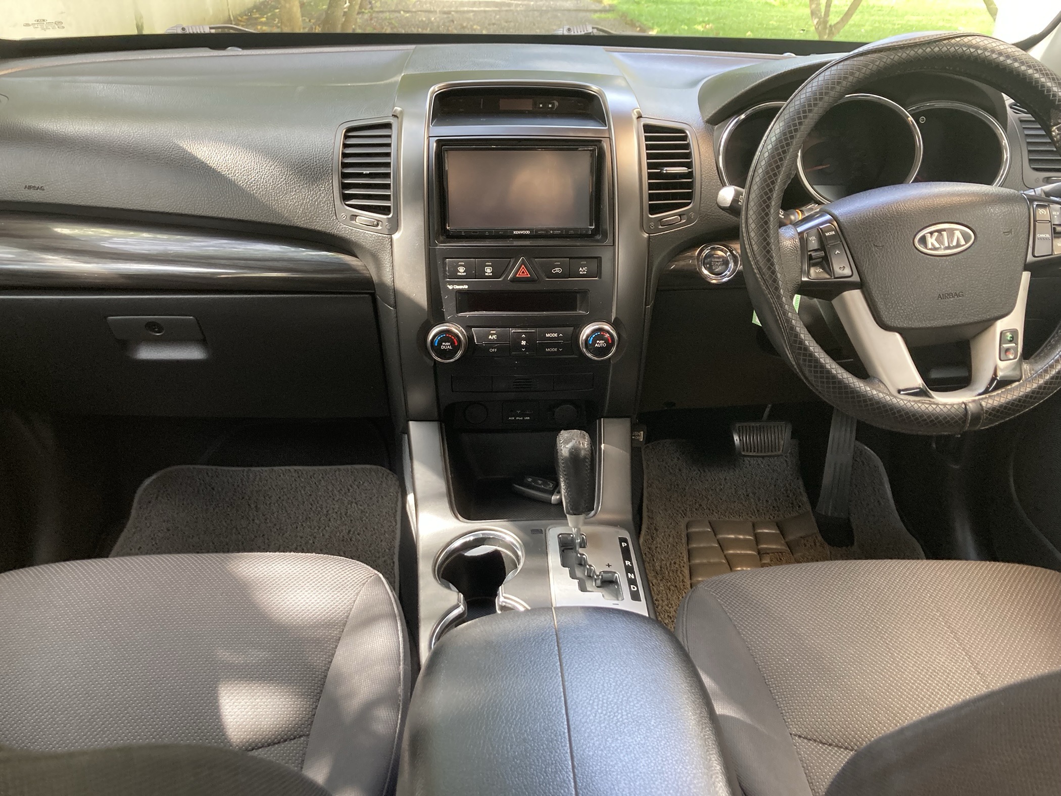 KIA Sorento 2011 - பயன்படுத்தப்பட்டது SUV sale in Sri Lanka - patpat.lk