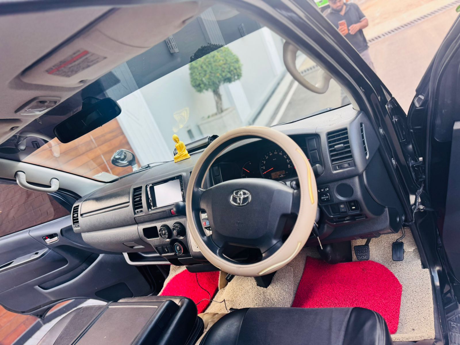 Toyota Hiace 2015 - Used Van sale in Sri Lanka - patpat.lk