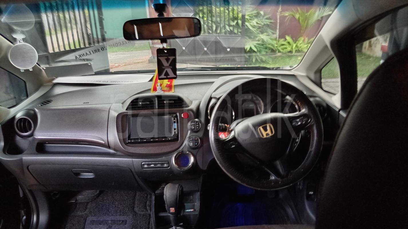 Honda FIT SHUTTLE 2014 - பயன்படுத்தப்பட்டது கார் sale in Sri Lanka - patpat.lk