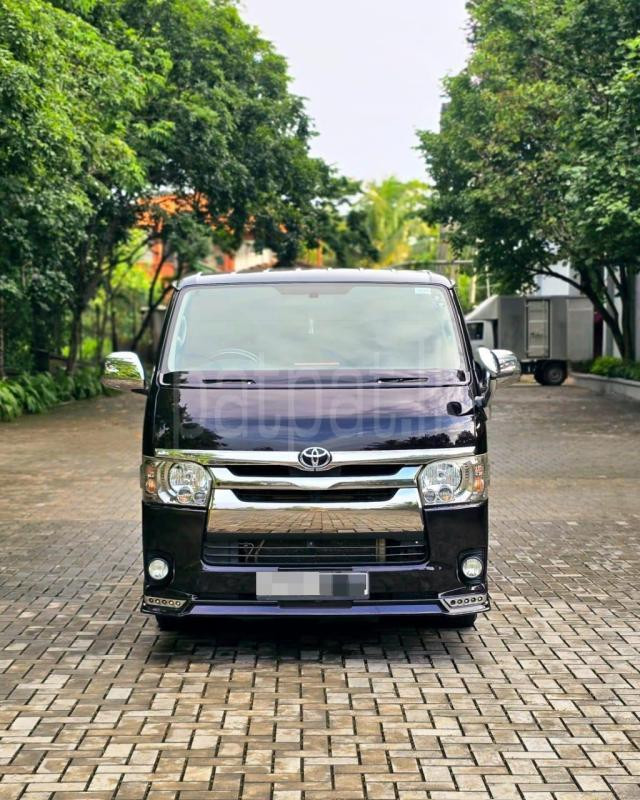 Toyota Hiace 2015 - භාවිතා කරන ලද වෑන් රථය sale in Sri Lanka - patpat.lk