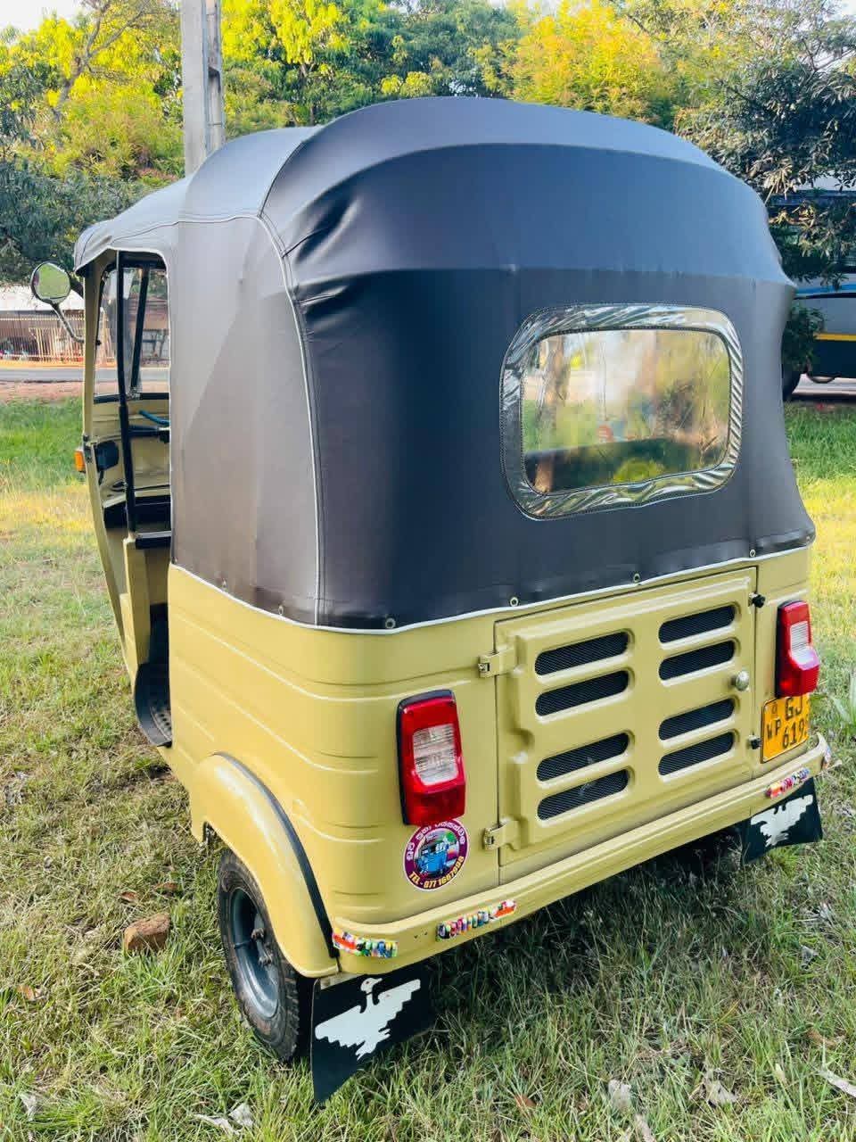 Bajaj Three Wheel 2000 - பயன்படுத்தப்பட்டது முச்சக்கர வண்டி sale in Sri Lanka - patpat.lk
