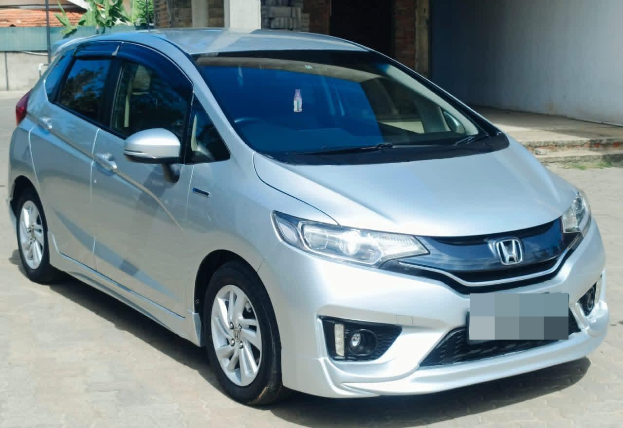 Honda Fit 2013 - மறுசீரமைக்கப்பட்டது கார் sale in Sri Lanka - patpat.lk