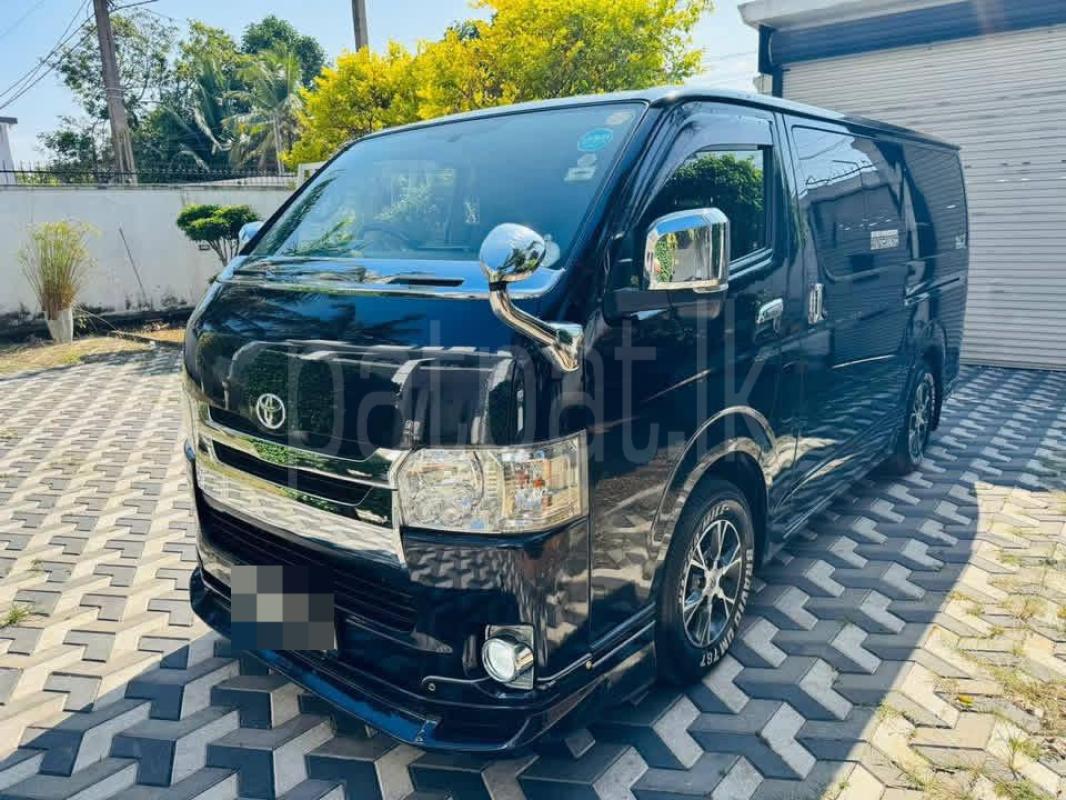 Toyota Hiace 2016 - භාවිතා කරන ලද වෑන් රථය sale in Sri Lanka - patpat.lk