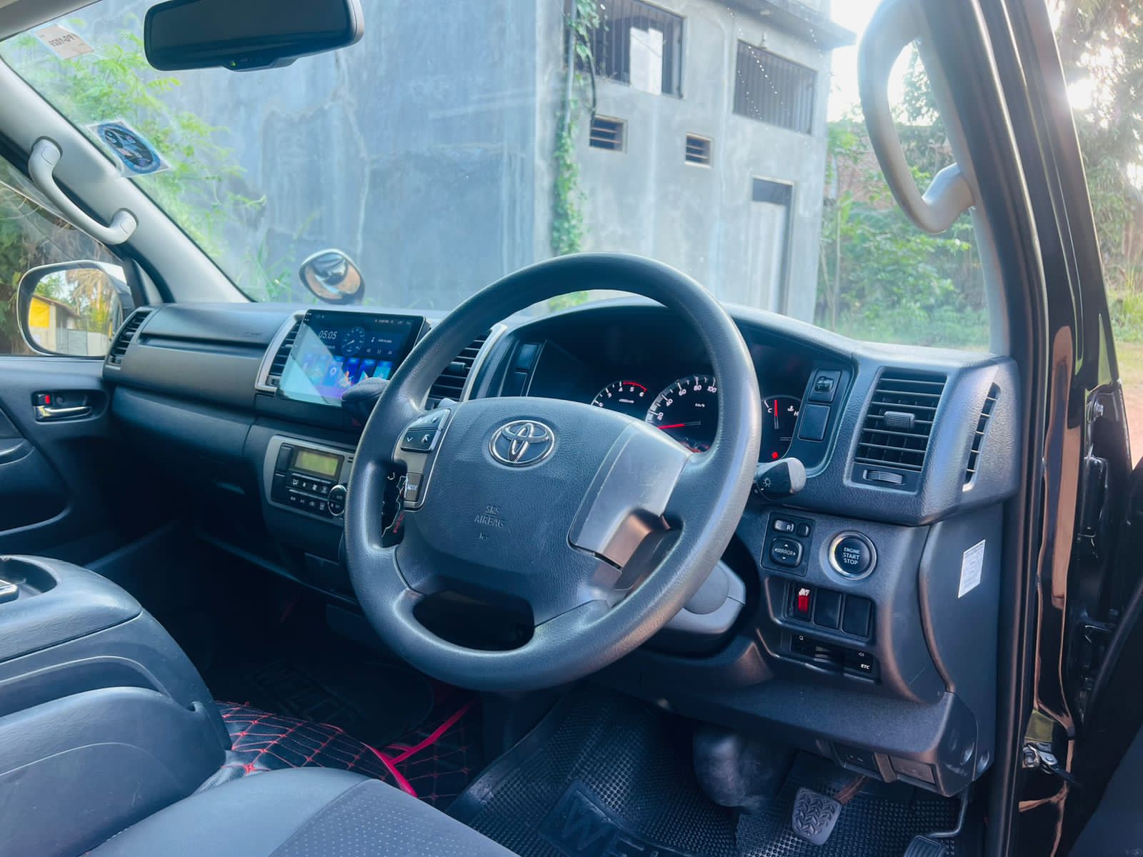 Toyota Hiace 2014 - Used Van sale in Sri Lanka - patpat.lk