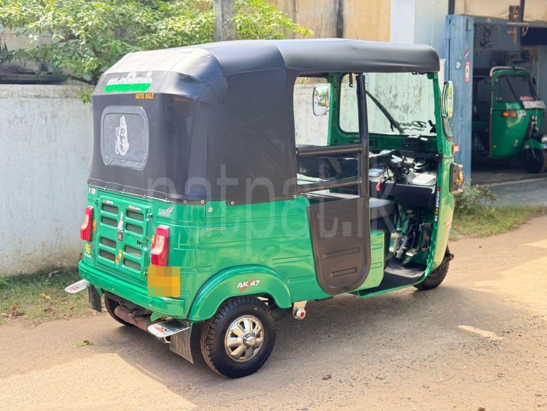 Bajaj Three Wheel 2018 - பயன்படுத்தப்பட்டது முச்சக்கர வண்டி sale in Sri Lanka - patpat.lk