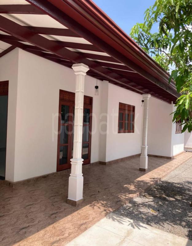 House for Sale in Bandaragama ads-image-1
