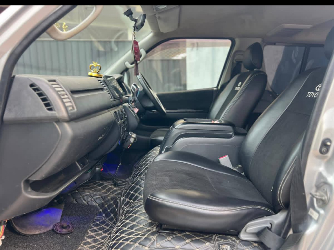 Toyota Hiace 2011 - பயன்படுத்தப்பட்டது வேன் sale in Sri Lanka - patpat.lk