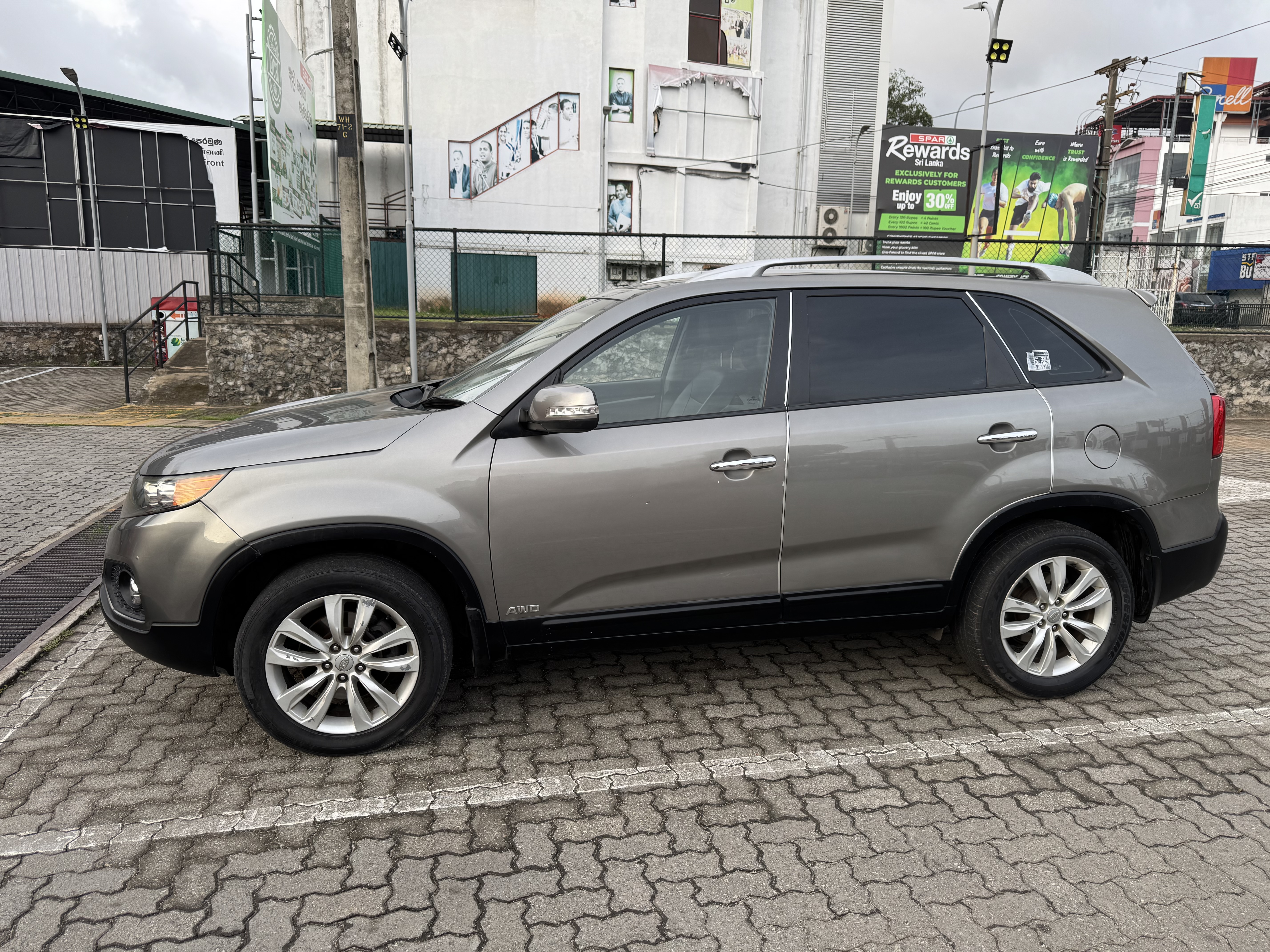 KIA Sorento 2011 - பயன்படுத்தப்பட்டது SUV sale in Sri Lanka - patpat.lk