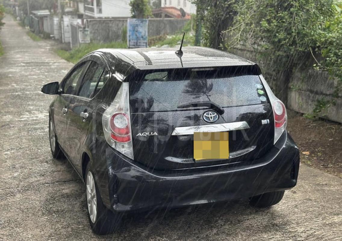Toyota Aqua 2013 - பயன்படுத்தப்பட்டது கார் sale in Sri Lanka - patpat.lk