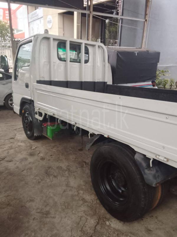 Isuzu ELF 2006 - பயன்படுத்தப்பட்டது டிரக் sale in Sri Lanka - patpat.lk
