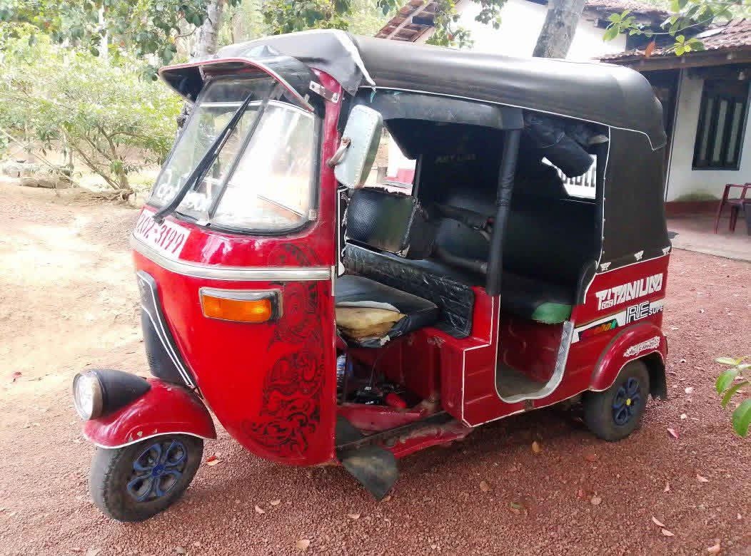 Bajaj Three Wheel 2000 - භාවිතා කරන ලද ත්‍රිරෝද රථය sale in Sri Lanka - patpat.lk