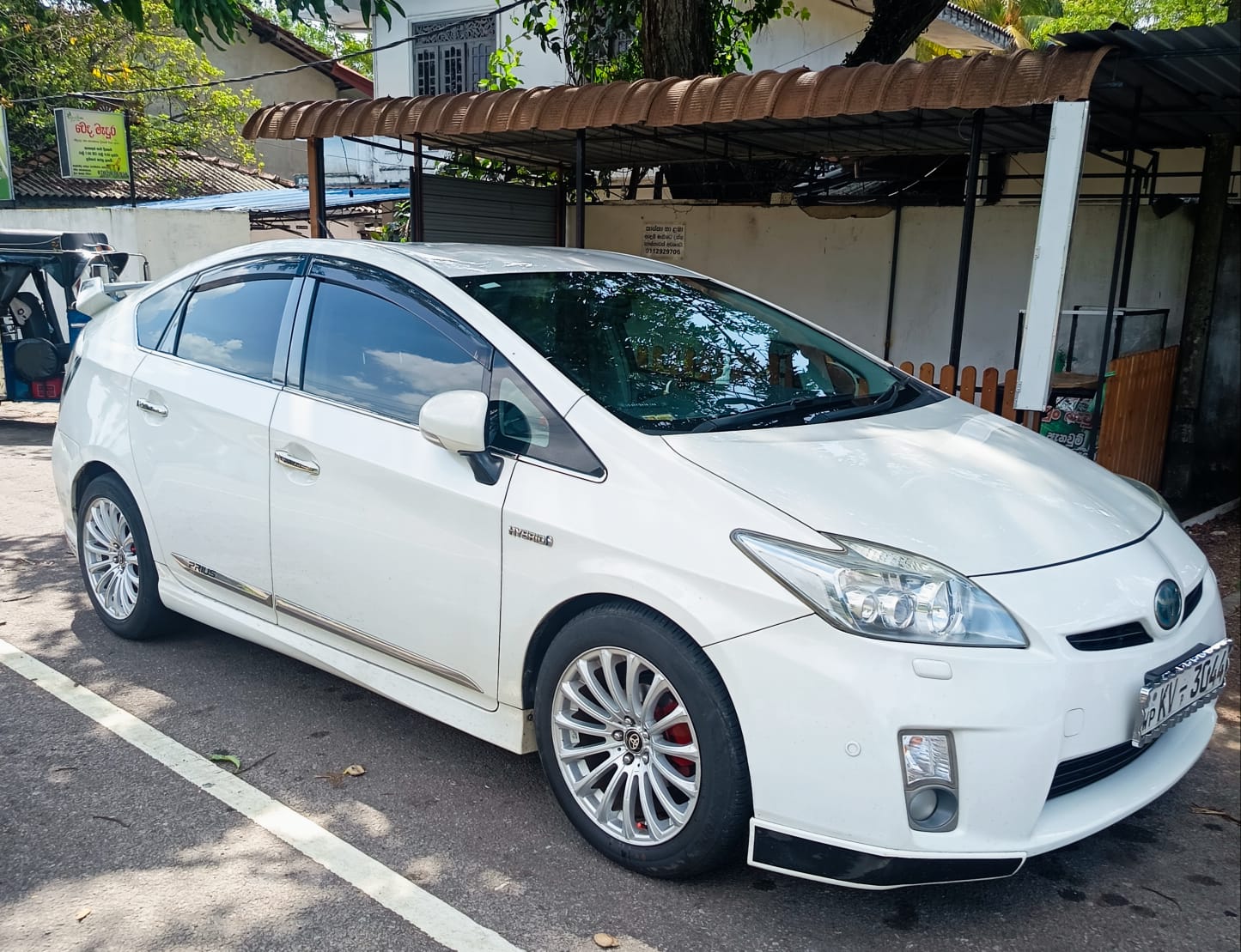 Toyota Prius 2011 - பயன்படுத்தப்பட்டது கார் sale in Sri Lanka - patpat.lk
