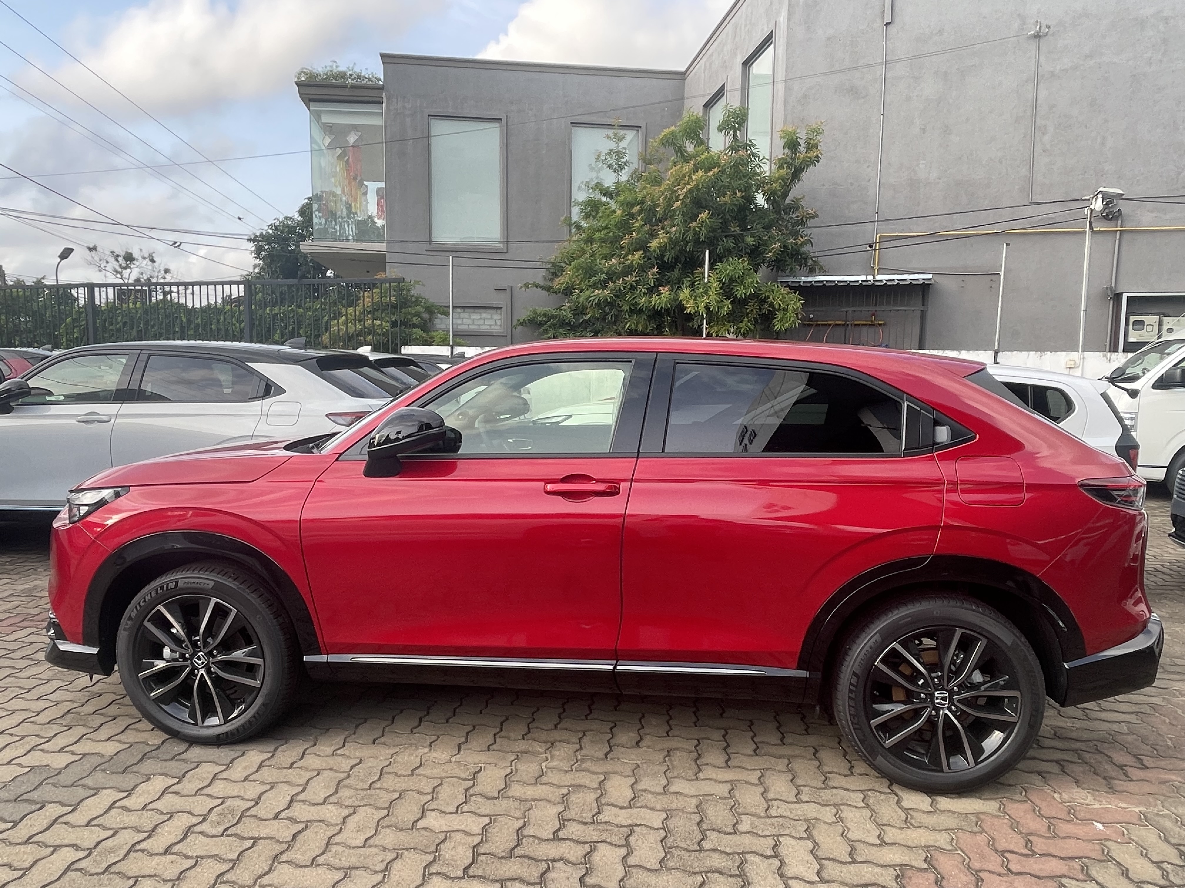 Honda Vezel 2025 - மறுசீரமைக்கப்பட்டது SUV sale in Sri Lanka - patpat.lk