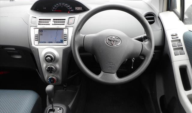 Toyota Vitz 2005 - භාවිතා කරන ලද කාර් sale in Sri Lanka - patpat.lk