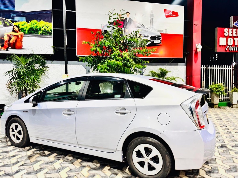Toyota Prius 2013 - භාවිතා කරන ලද කාර් sale in Sri Lanka - patpat.lk