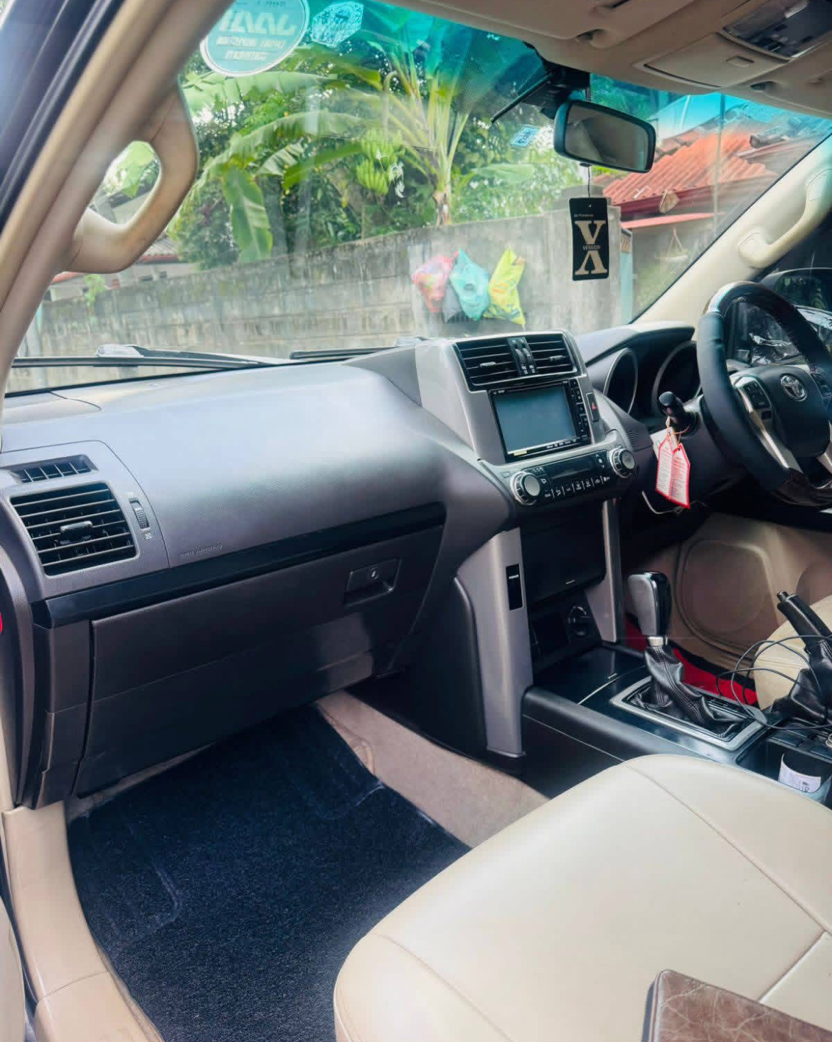Toyota Land Cruiser 2010 - பயன்படுத்தப்பட்டது SUV sale in Sri Lanka - patpat.lk