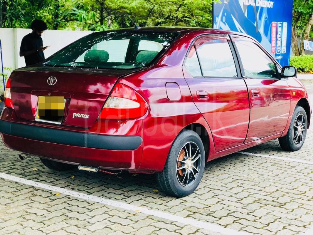 Toyota Prius 1998 - பயன்படுத்தப்பட்டது கார் sale in Sri Lanka - patpat.lk