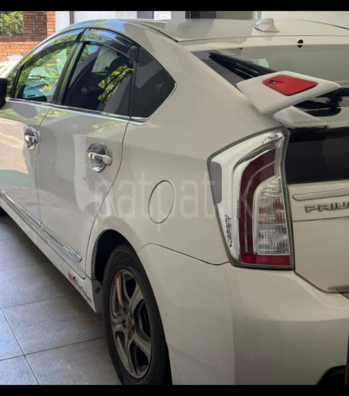 Toyota Prius 2010 - பயன்படுத்தப்பட்டது கார் sale in Sri Lanka - patpat.lk