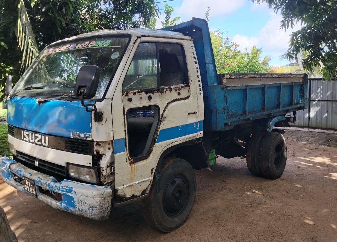 Isuzu ELF 1982 - பயன்படுத்தப்பட்டது டிரக் sale in Sri Lanka - patpat.lk