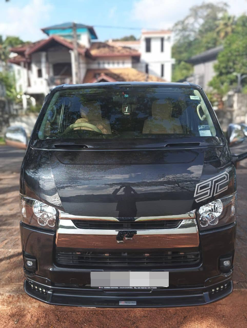 Toyota Hiace 2011 - பயன்படுத்தப்பட்டது வேன் sale in Sri Lanka - patpat.lk