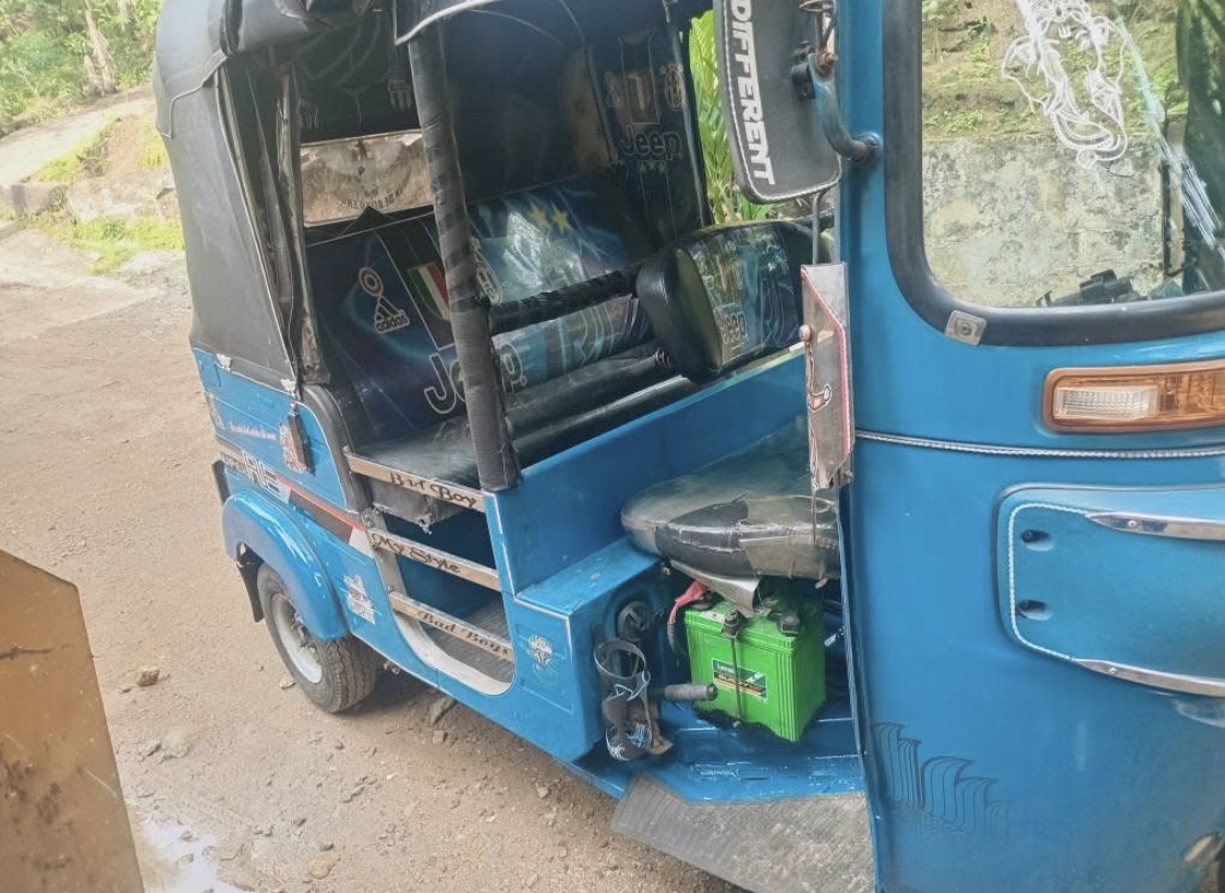 Bajaj Three Wheel 2016 - Used Three wheeler sale in Sri Lanka - patpat.lk