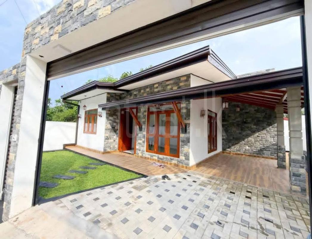 House for Sale in Athurugiriya