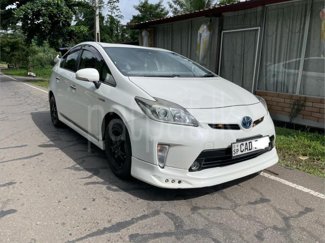 Toyota Prius 2014 - பயன்படுத்தப்பட்டது கார் sale in Sri Lanka - patpat.lk