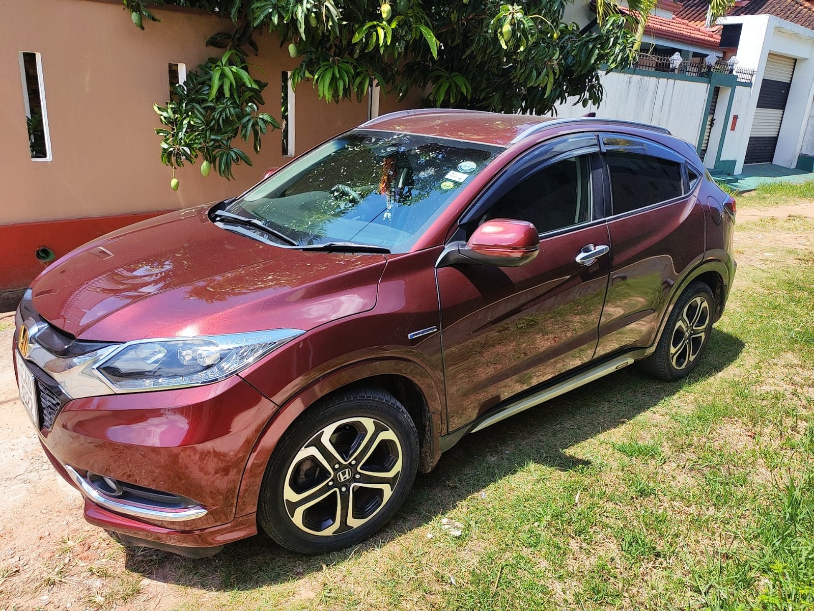 Honda Vezel 2014 - භාවිතා කරන ලද SUV රථය sale in Sri Lanka - patpat.lk