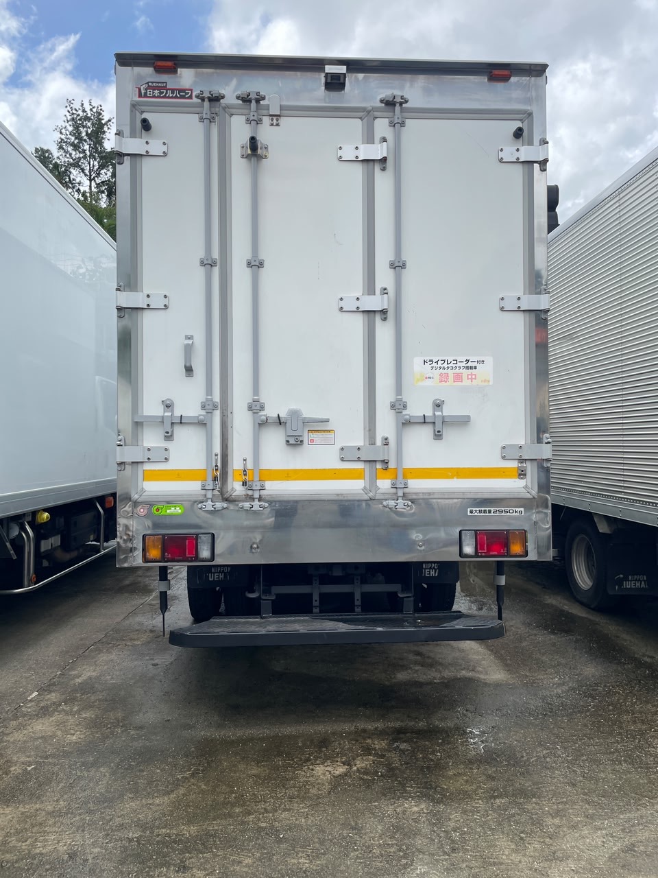 Isuzu ELF 2015 - சான்றளிக்கப்பட்டது டிரக் sale in Sri Lanka - patpat.lk