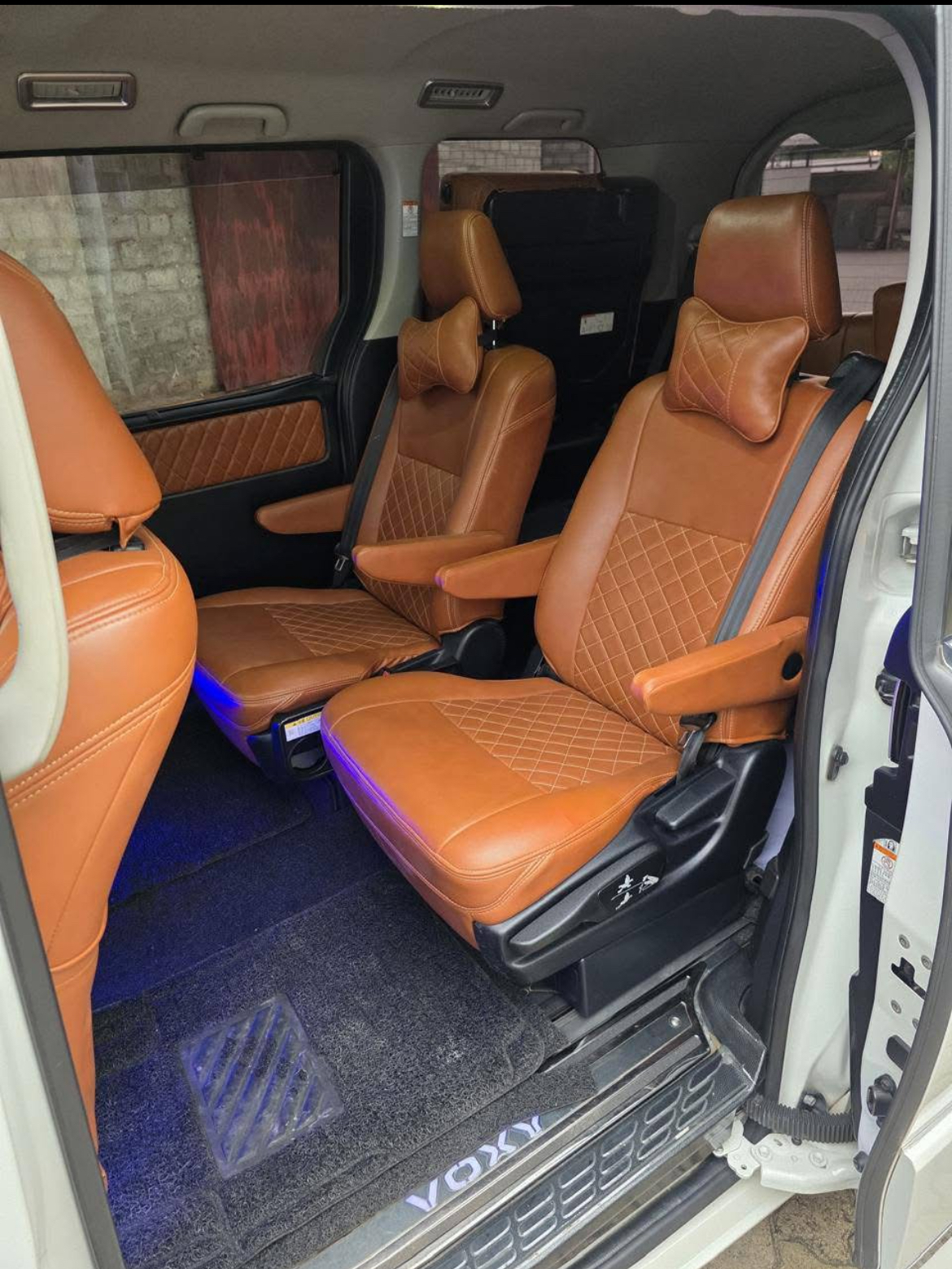 Toyota Voxy 2015 - பயன்படுத்தப்பட்டது வேன் sale in Sri Lanka - patpat.lk