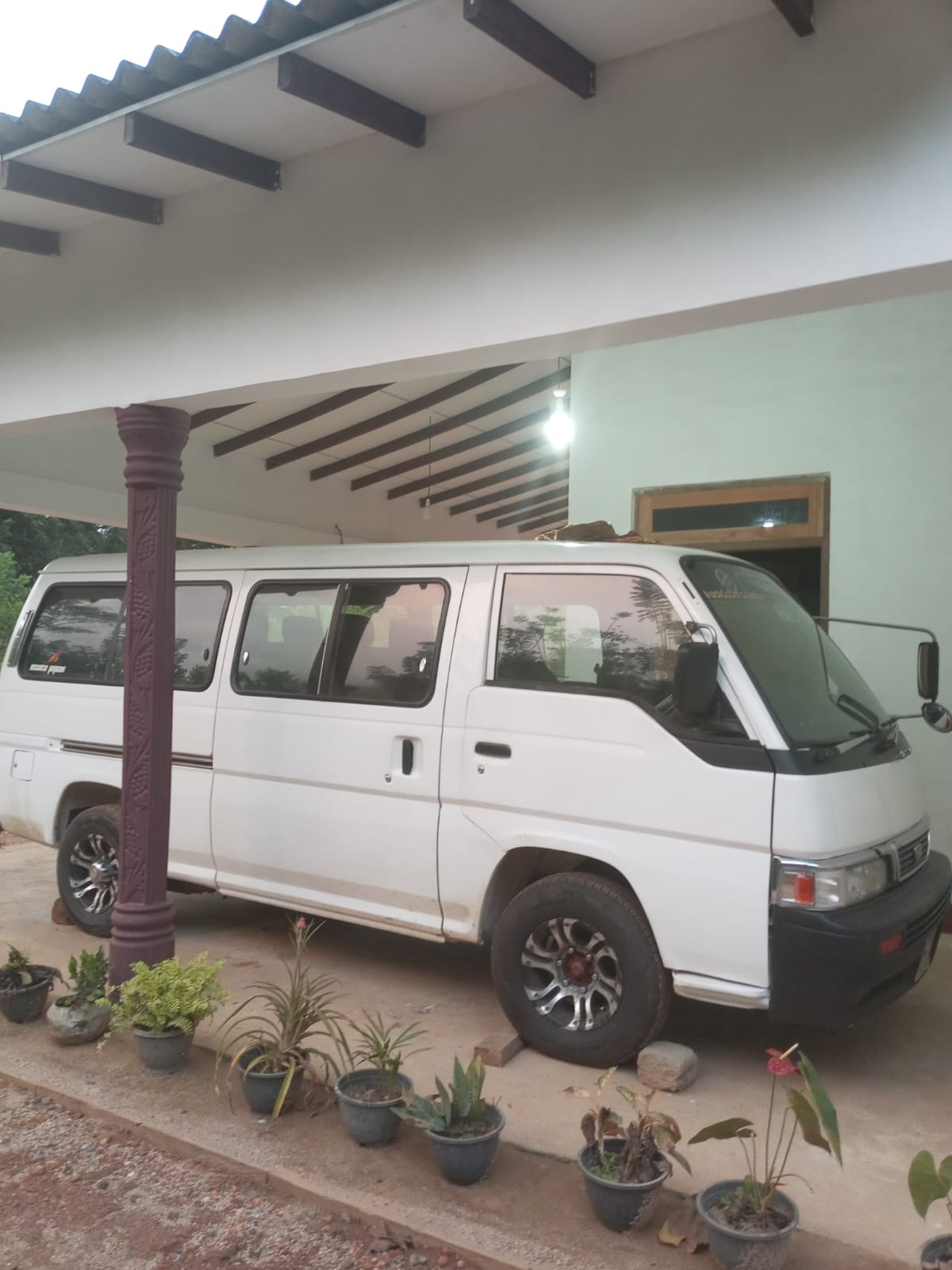 Nissan Caravan 1992 - Used Van sale in Sri Lanka - patpat.lk