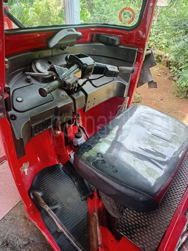 Bajaj 4 stroke 2015 - பயன்படுத்தப்பட்டது முச்சக்கர வண்டி sale in Sri Lanka - patpat.lk
