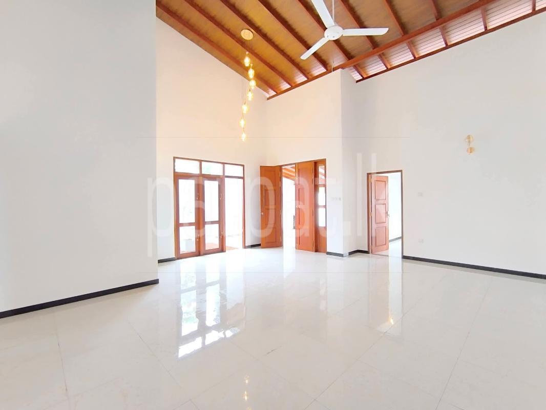 House for Sale in Athurugiriya