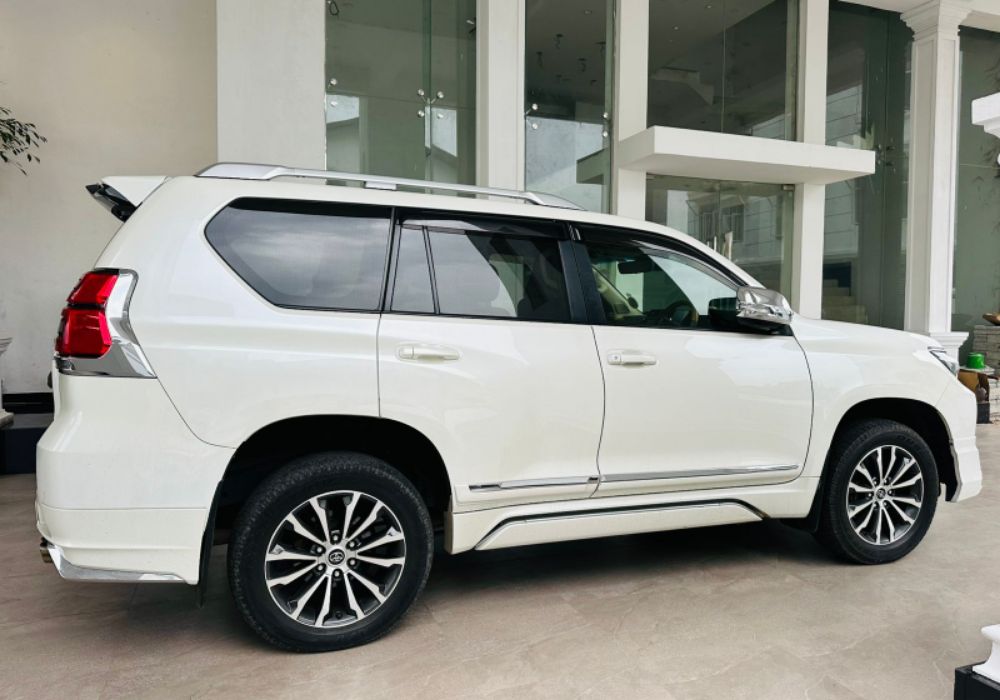 Toyota Land Cruiser 2017 - பயன்படுத்தப்பட்டது SUV sale in Sri Lanka - patpat.lk