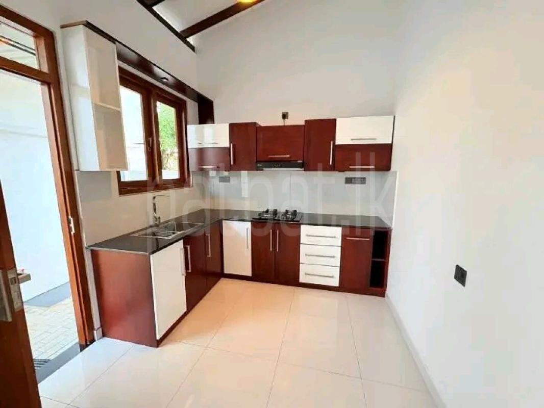 House for Sale in Athurugiriya