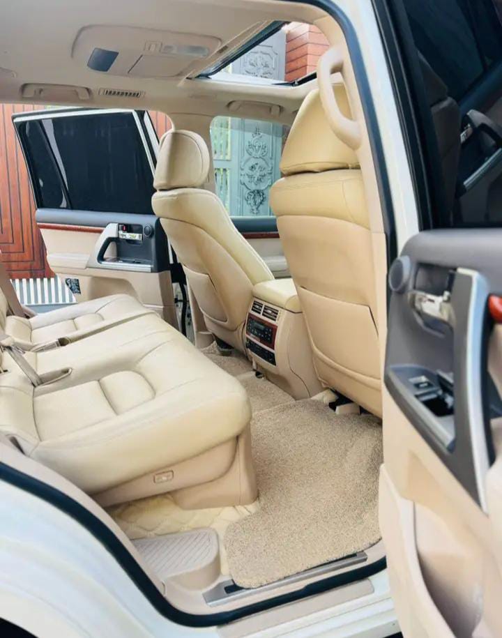 Toyota Land Cruiser 2014 - பயன்படுத்தப்பட்டது SUV sale in Sri Lanka - patpat.lk