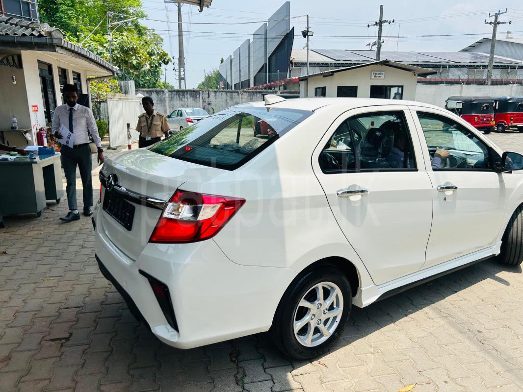Perodua Bezza 2025 - பயன்படுத்தப்பட்டது கார் sale in Sri Lanka - patpat.lk