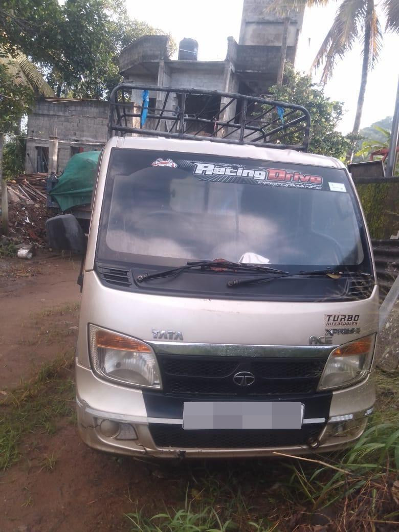 Dimo Lokka 2015 - Used Truck sale in Sri Lanka - patpat.lk