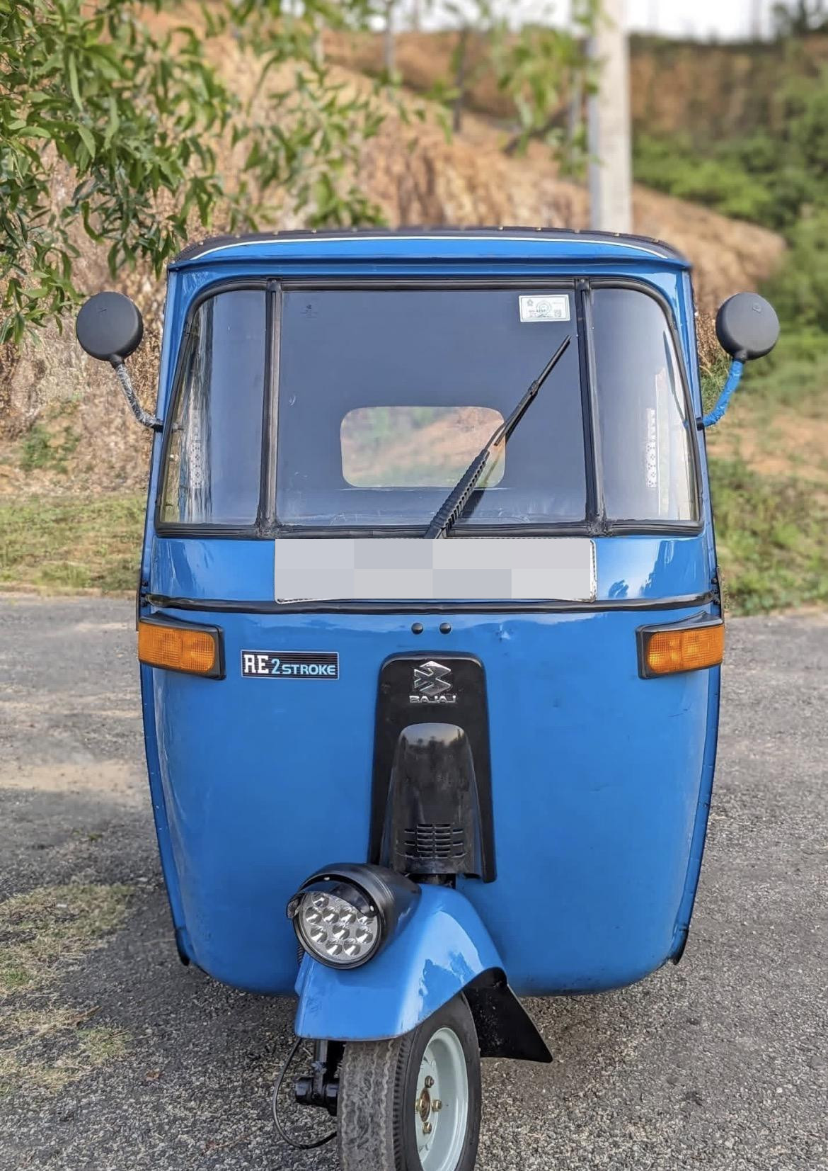 Bajaj Three Wheel 2006 ads-image-1